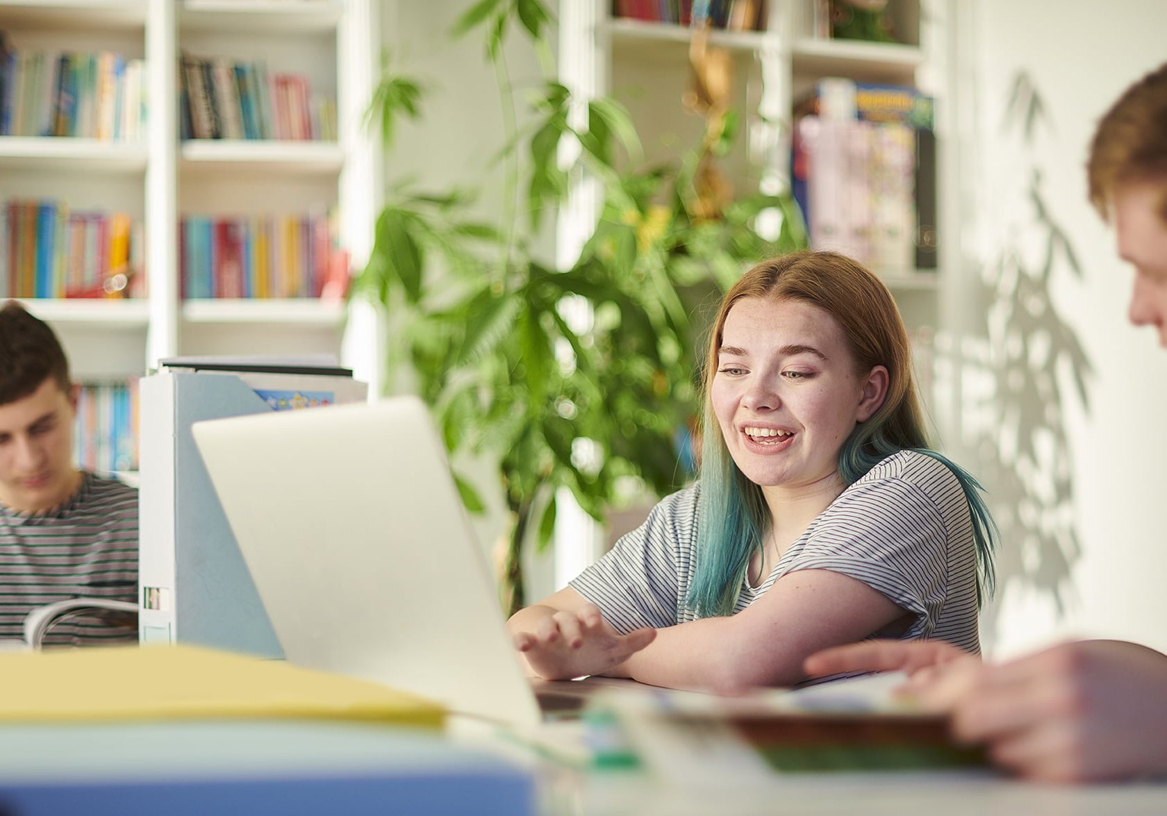 student med veileder i en til en-veiledning